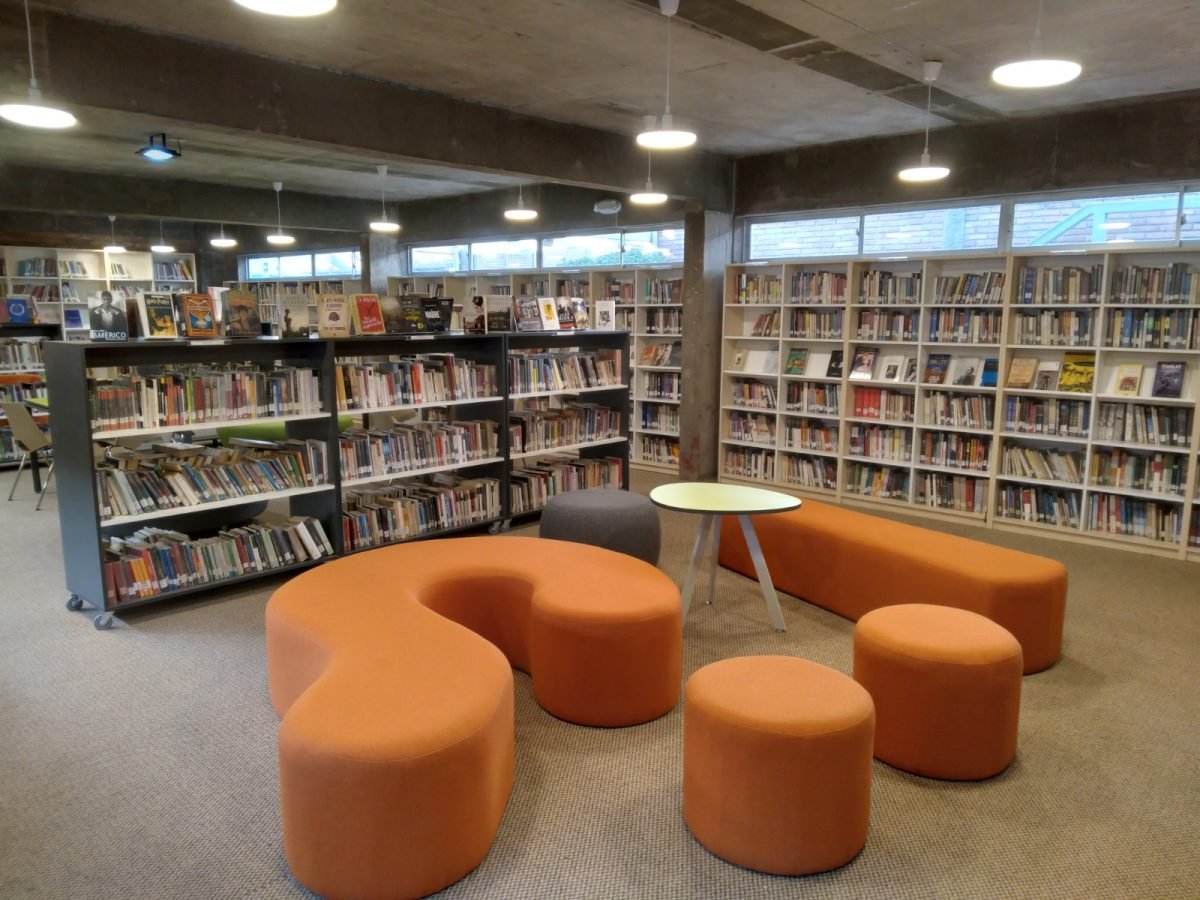 Biblioteca Pública de La Reina